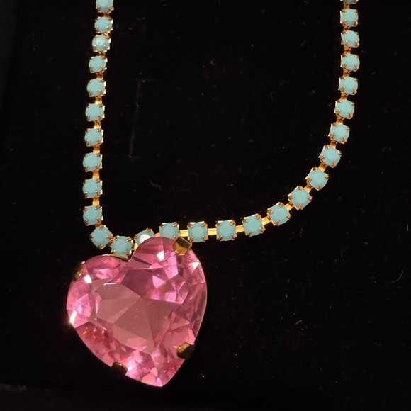 The Pink Reef Heart of the Ocean Necklace in light pink - Picture 3 of 8
